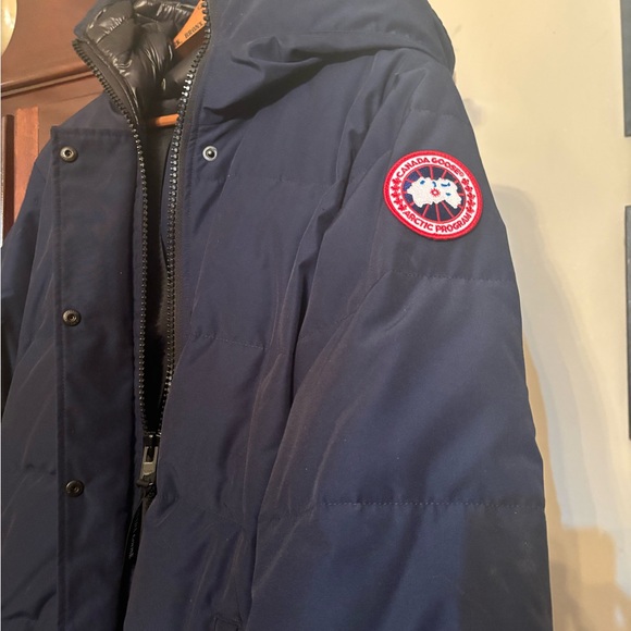 Women’s Canada goose Hooded Jacket - Picture 2 of 5